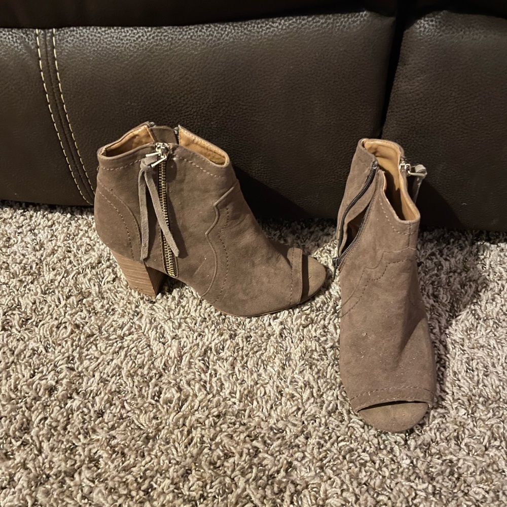 Dressy Brown Shoes with Pep Toes